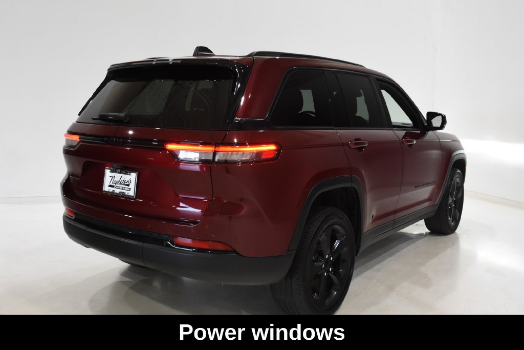 Used 2023 Jeep Grand Cherokee Altitude AWD/4WD image 5