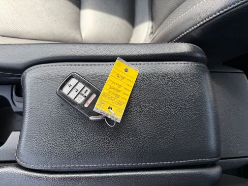 Used 2017 Honda Civic Touring image 2