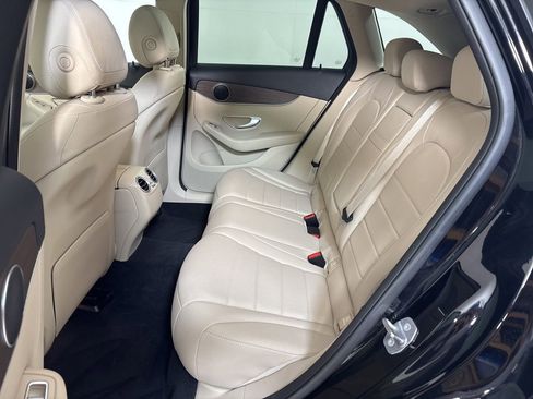 Used 2020 Mercedes-Benz GLC 300 4MATIC w/ Premium Package image 19