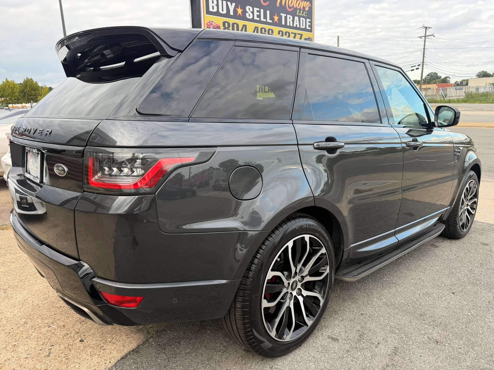 Used 2019 Land Rover Range Rover Sport Supercharged AWD/4WD image 3