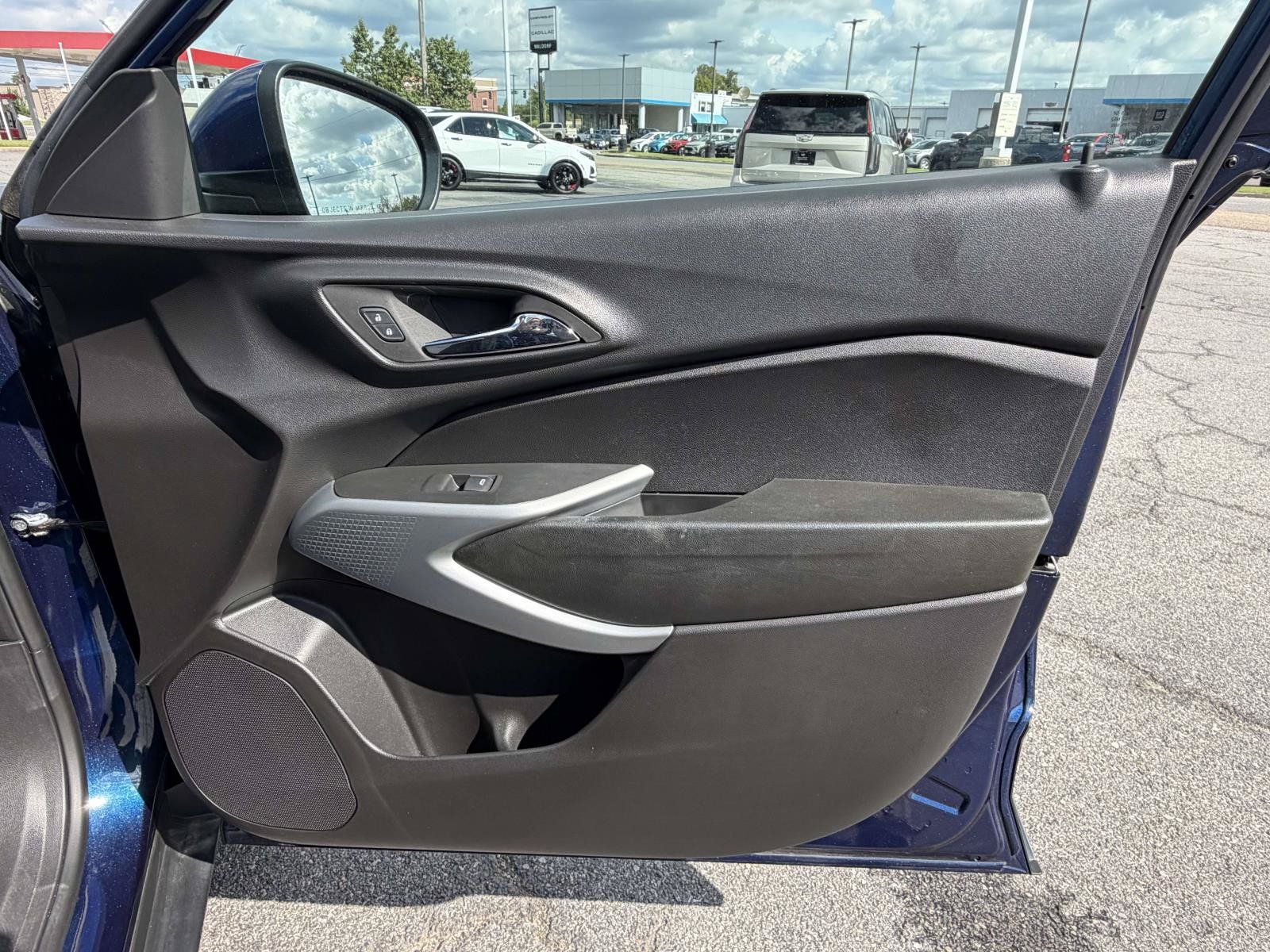 Used 2024 Chevrolet Trax LS w/ LS Convenience Package FWD image 30