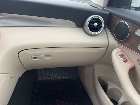 Used 2022 Mercedes-Benz GLC 300 4MATIC image 16