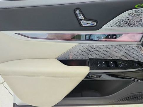 Used 2023 BMW i7 xDrive60 w/ Executive Package 2 AWD/4WD image 35