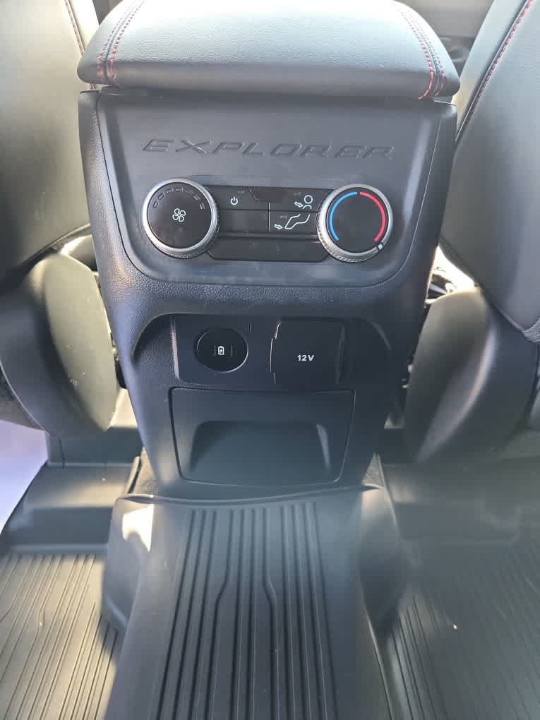 Used 2025 Ford Explorer ST-Line w/ ST-Line Street Pack AWD/4WD image 22