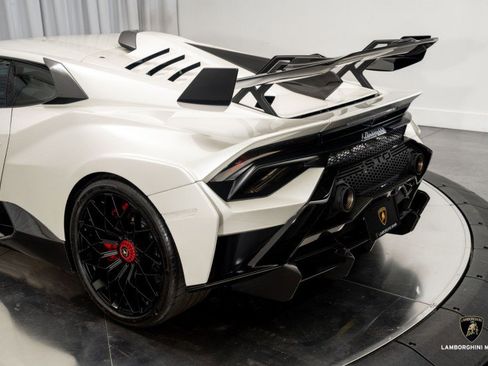 Used 2023 Lamborghini Huracan STO image 30