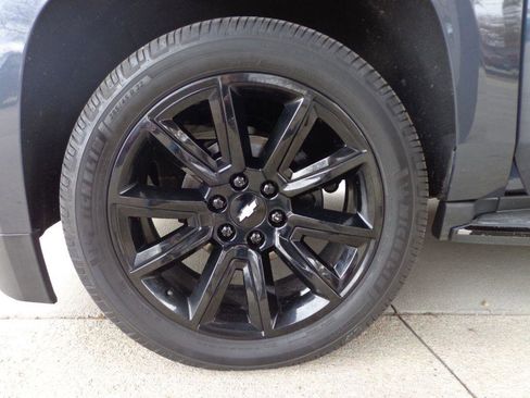 Used 2015 Chevrolet Suburban LTZ image 8