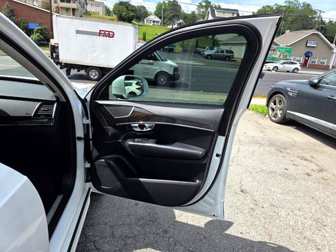Used 2018 Volvo XC90 T5 Momentum w/ Convenience Package image 16
