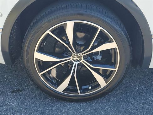 Used 2022 Volkswagen Tiguan SEL R-Line image 8