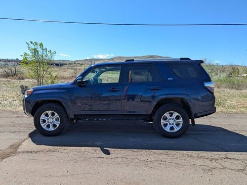 Used 2022 Toyota 4Runner SR5 Premium image 9