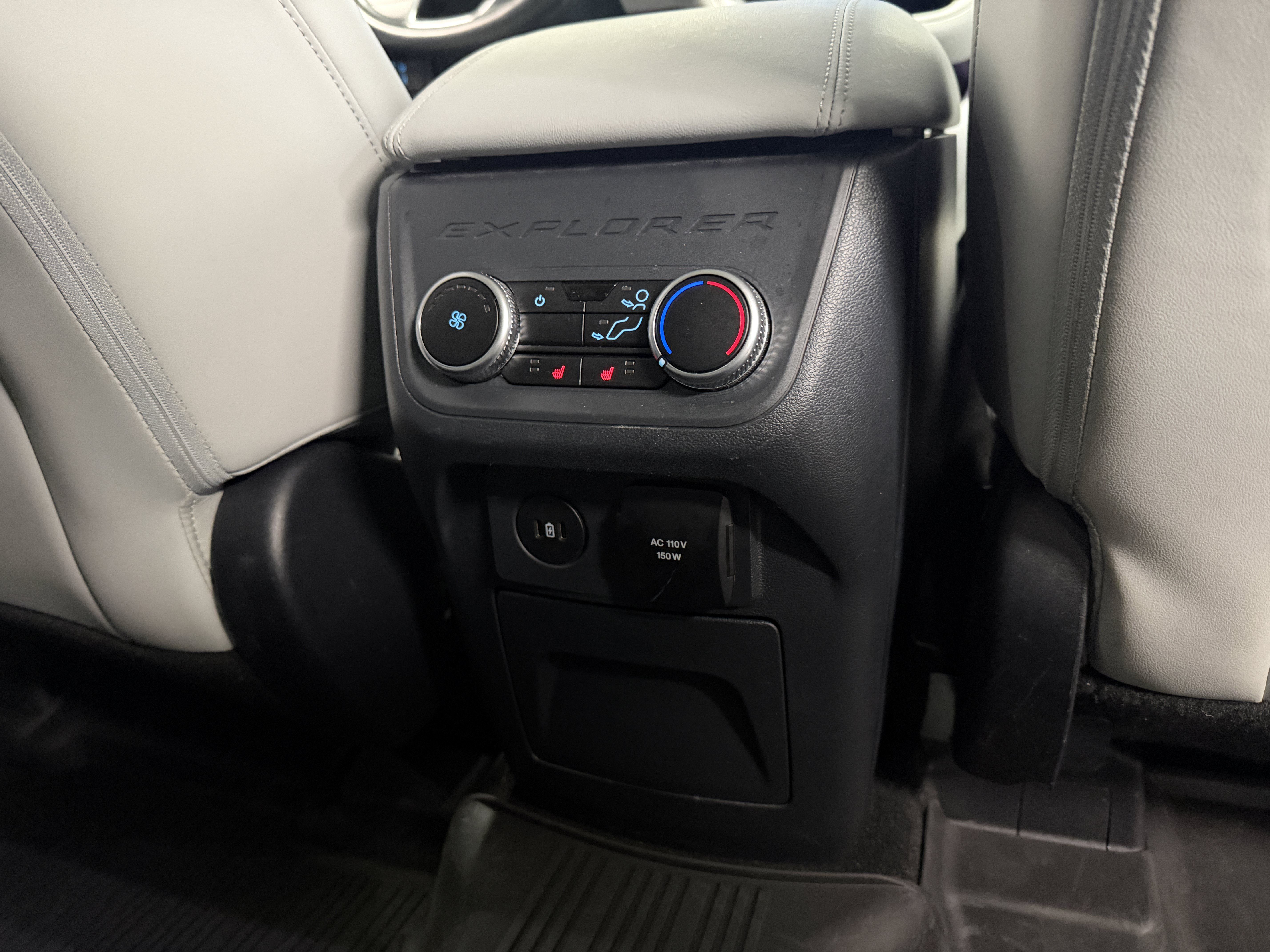 Used 2025 Ford Explorer Platinum w/ LUX Leather Package AWD/4WD image 23