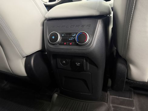 Used 2025 Ford Explorer Platinum w/ LUX Leather Package AWD/4WD image 23
