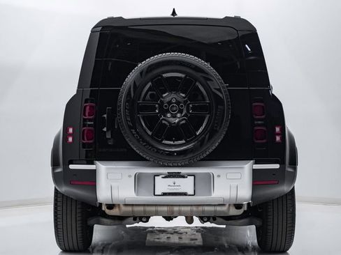 Used 2025 Land Rover Defender 110 S image 8