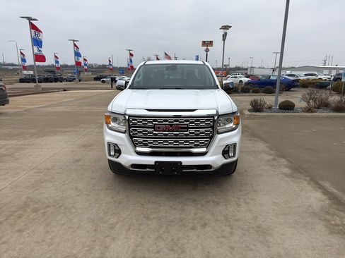 Used 2022 GMC Canyon Denali image 2