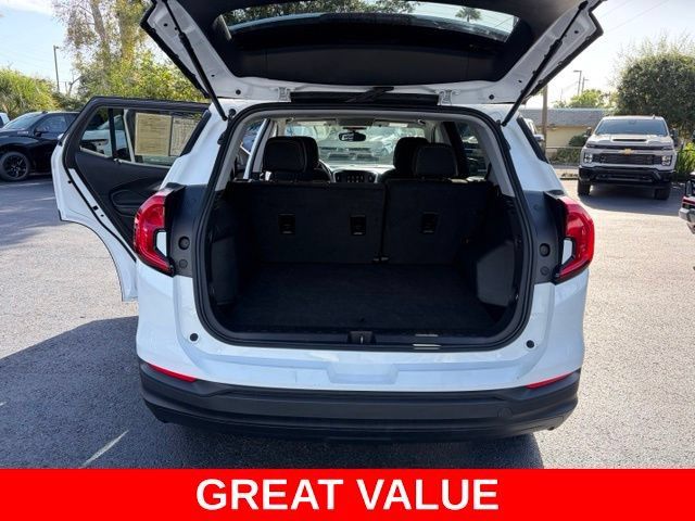 Used 2024 GMC Terrain SLE AWD/4WD image 16