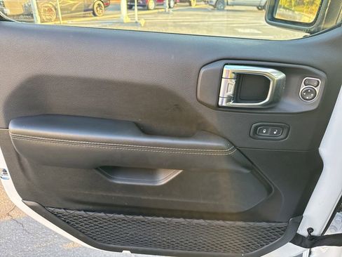 Certified 2025 Jeep Wrangler Unlimited Sahara AWD/4WD image 14
