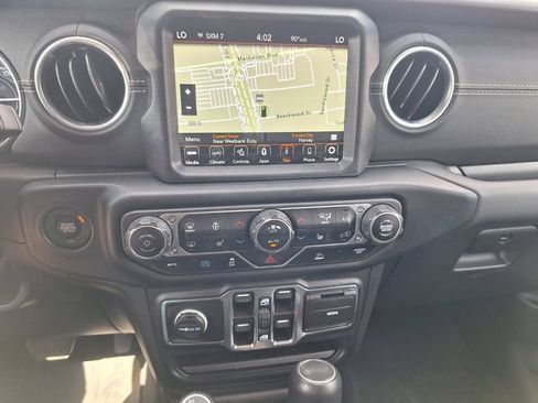 Used 2023 Jeep Wrangler Unlimited Sahara w/ Cold Weather Group AWD/4WD image 19