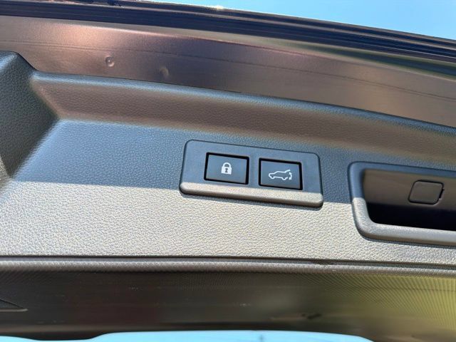 Used 2024 Subaru Forester Premium AWD/4WD image 10