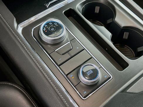 Used 2024 Ford Expedition XLT image 25