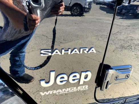 Used 2019 Jeep Wrangler Unlimited Sahara image 9
