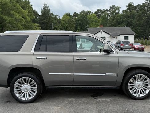 Used 2017 Cadillac Escalade Platinum AWD/4WD image 9