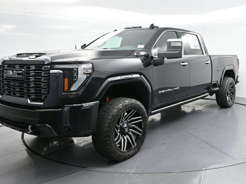 Used 2024 GMC Sierra 2500 Denali Ultimate AWD/4WD image 3