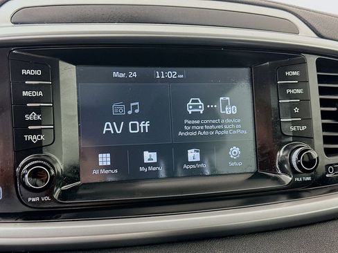 Used 2019 Kia Sorento LX image 14