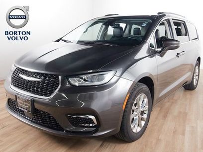 Used 2022 Chrysler Pacifica Touring-L