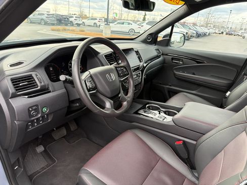 Used 2025 Honda Ridgeline Black Edition image 22