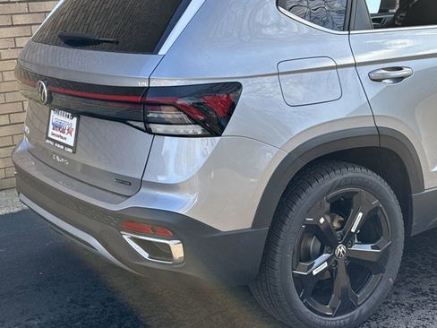 New 2025 Volkswagen Taos SEL image 16