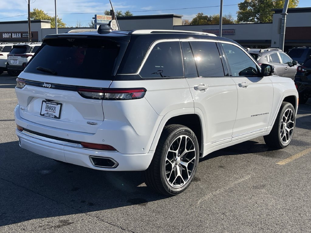 Used 2023 Jeep Grand Cherokee Summit AWD/4WD image 10