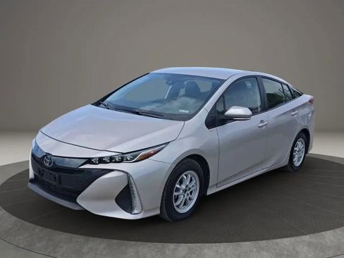 Used 2021 Toyota Prius Prime XLE FWD image 4
