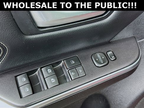 Used 2017 Toyota Camry XLE image 18