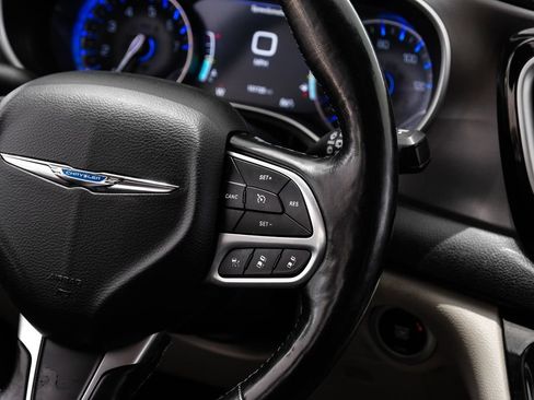 Used 2021 Chrysler Pacifica Touring-L FWD image 14