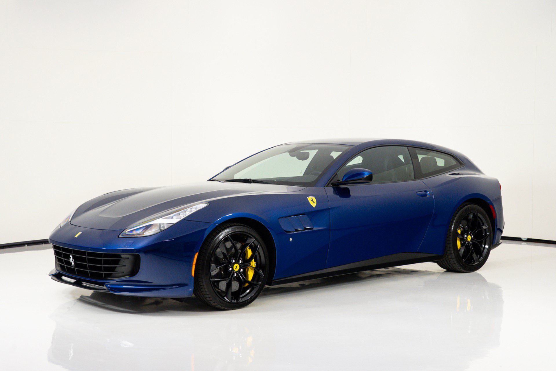 Used 2019 Ferrari GTC4Lusso T RWD image 8