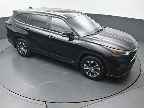 Certified 2026 Toyota Highlander XLE w/ Protection Package #3 (TMS) AWD/4WD image 46