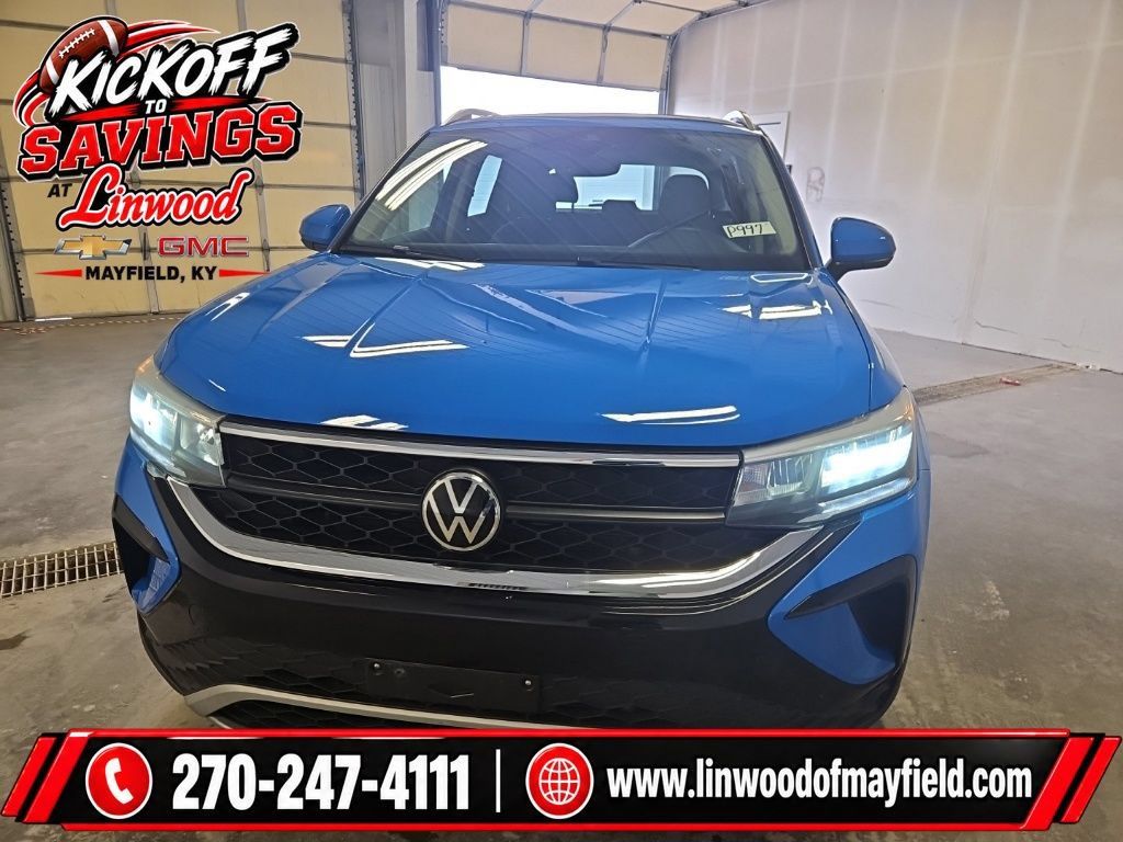 Used 2022 Volkswagen Taos SE AWD/4WD image 3