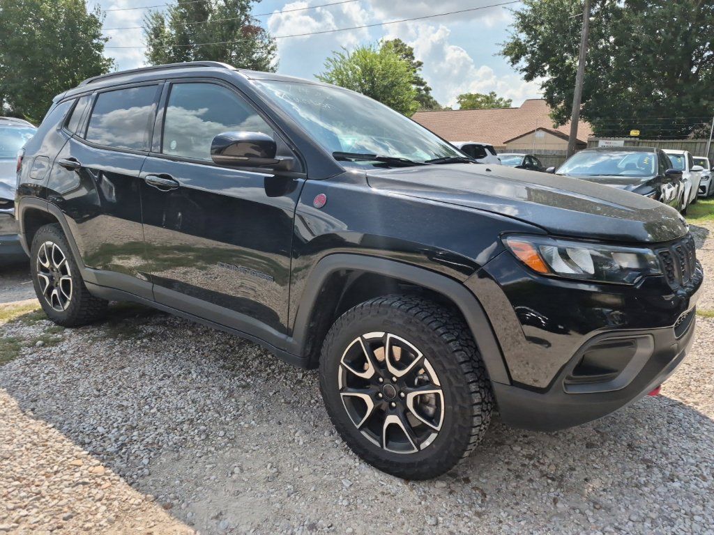 Used 2025 Jeep Compass Trailhawk AWD/4WD image 4