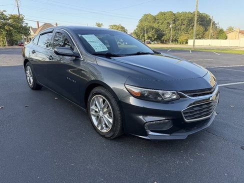 Used 2017 Chevrolet Malibu LT FWD image 3