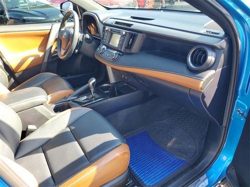 Used 2017 Toyota RAV4 SE image 40