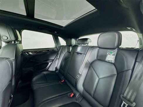 Certified 2025 Porsche Macan image 20