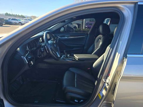 Used 2018 BMW 530i w/ Premium Package image 9