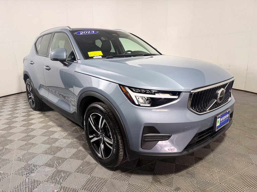 Used 2023 Volvo XC40 B5 Core w/ Convenience Package AWD/4WD image 9