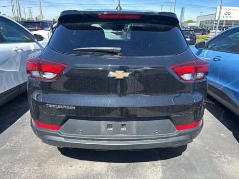 Used 2024 Chevrolet TrailBlazer LS w/ LS Convenience Package FWD image 3