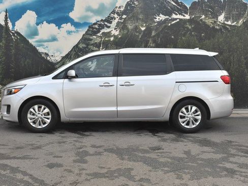 Used 2016 Kia Sedona LX w/ LX Convenience Package FWD image 7