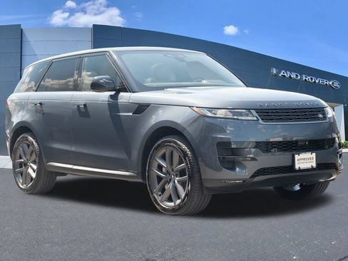 Used 2024 Land Rover Range Rover Sport SE AWD/4WD image 3