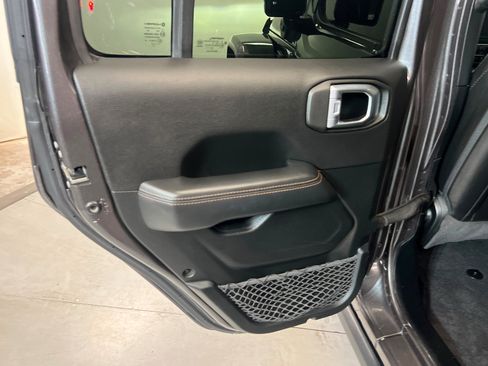 Used 2021 Jeep Wrangler Unlimited Sahara AWD/4WD image 18