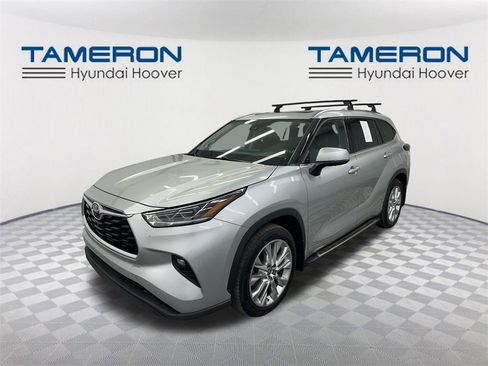 Used 2021 Toyota Highlander Limited image 1