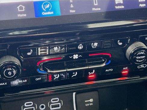 Used 2024 Jeep Grand Cherokee L Limited w/ Luxury Tech Group II image 4