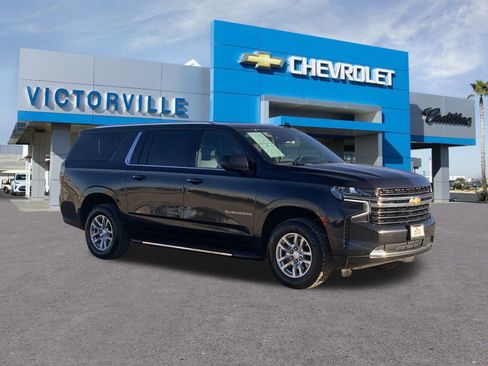 Used 2024 Chevrolet Suburban LT image 3