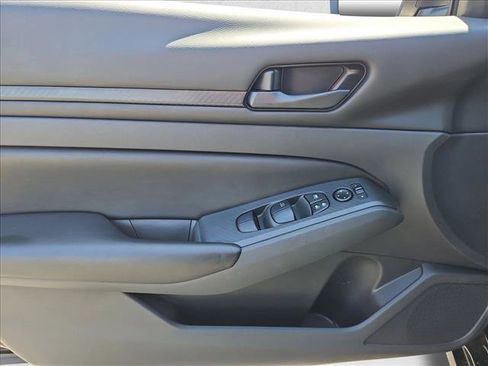 Certified 2025 Nissan Altima 2.5 S FWD image 9